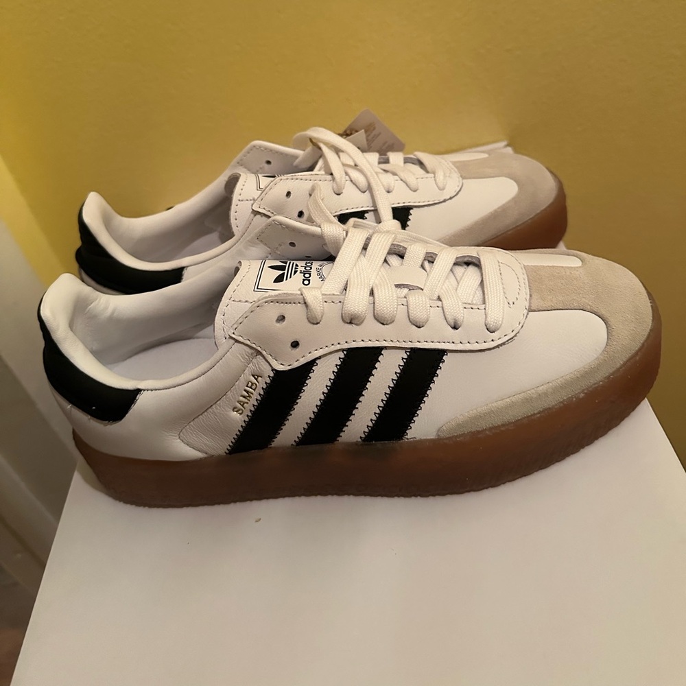 Adidas Womens White and Black Sneakers 6.5 - Picture 4 of 6